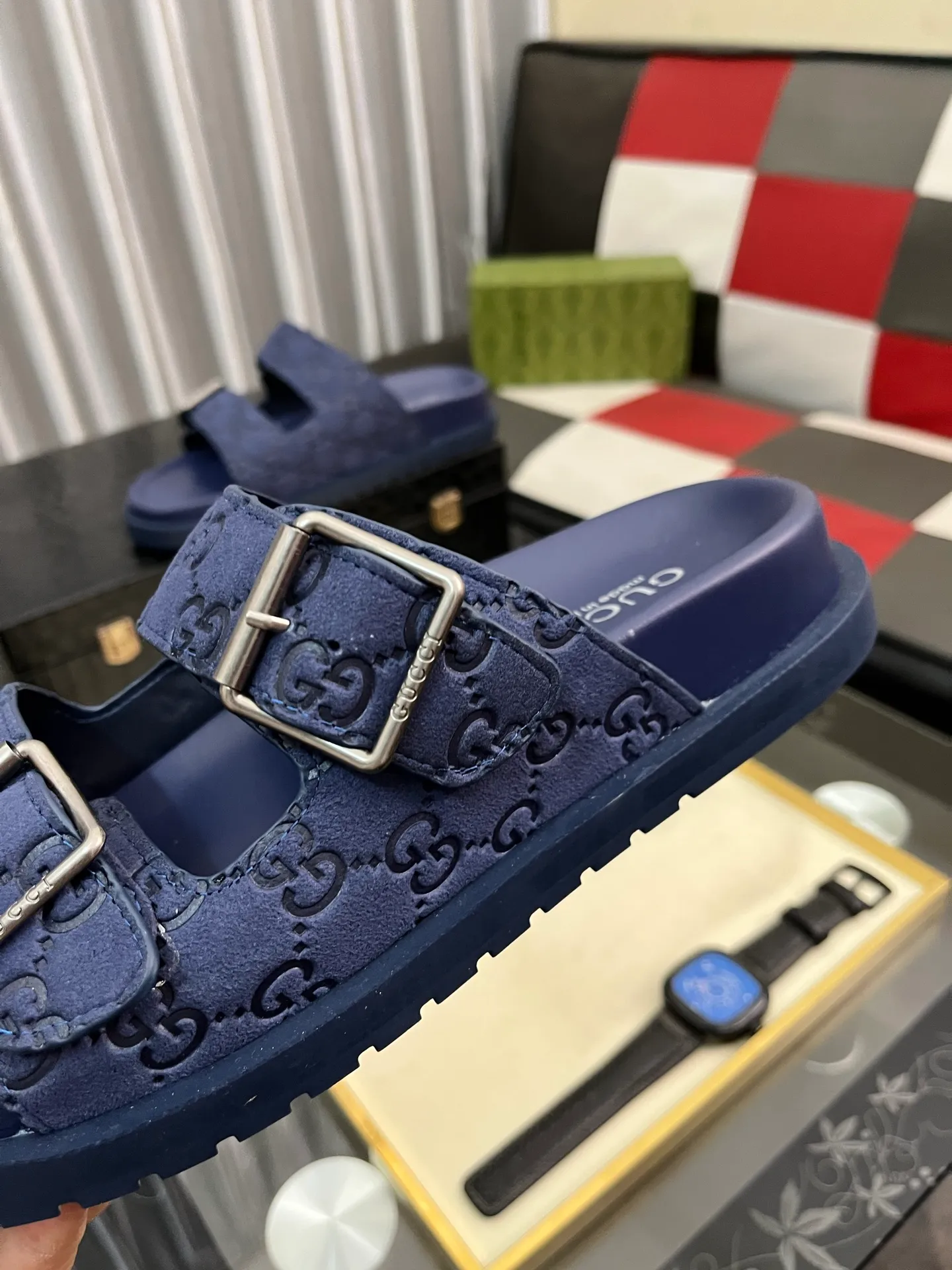 Men's shoes 💰340⌚️⌚️ (gucci-Gucci) New men's slippers, high-end boutique, made of cowhide, with exquisite embossed logo decoration on the upper, fine workmanship, super soft soles, casual, loose and comfortable, a must-have in summer! \nsize：38-44